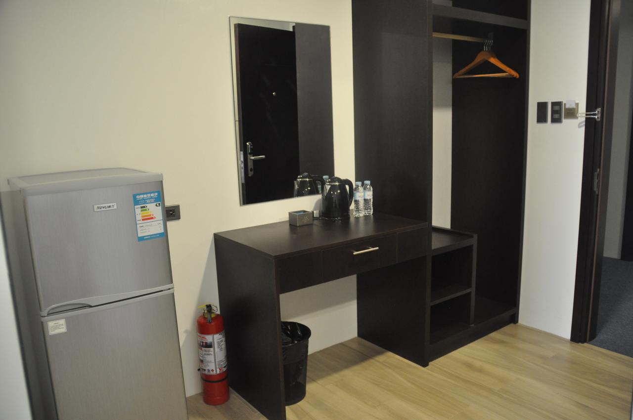Mezzo Hotel Cebu Extérieur photo